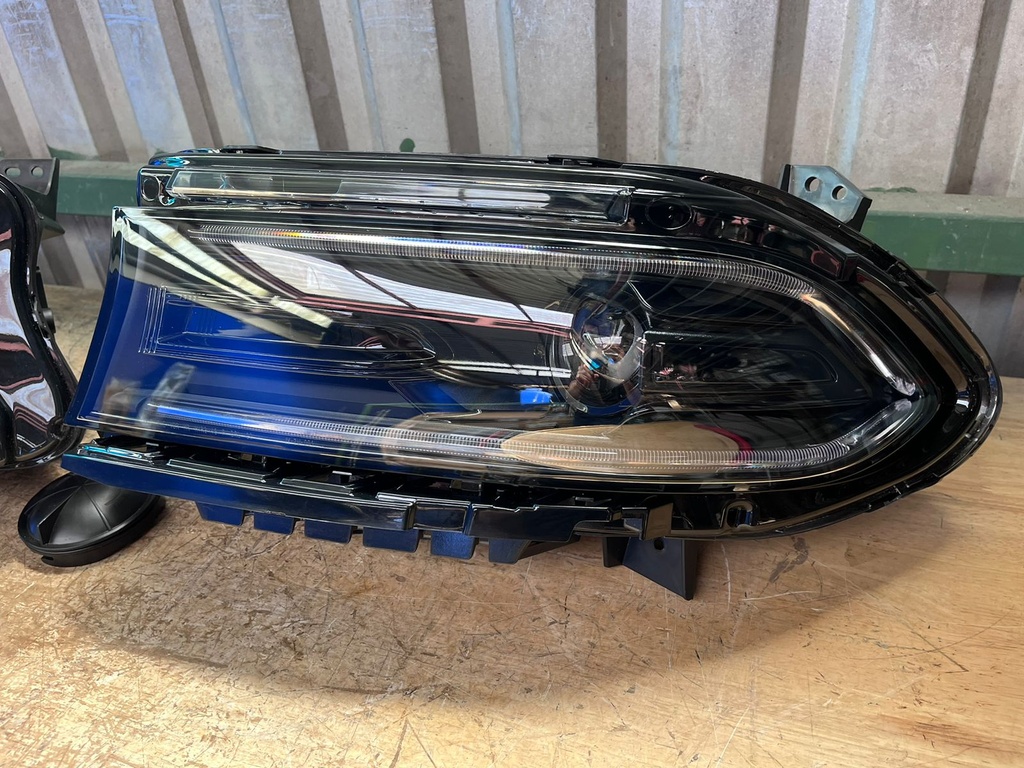 Luces Delanteras LED DRL Secuenciales Dodge Charger 2019-2023.