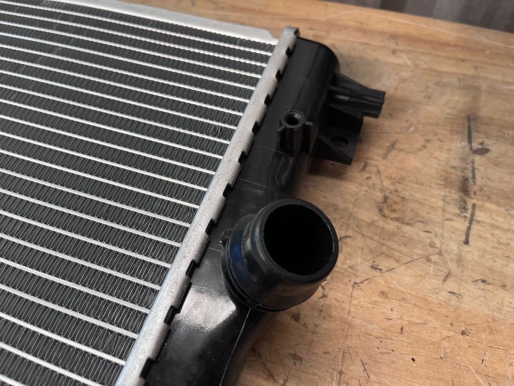 Radiador de 1 Fila Volkswagen Beetle 2.0L 2013-2019 / Passat 1.8L / 2.0L 2014-2019 / Jetta 1.8L / 2.0L 2015-2018.
