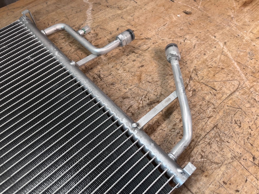 Condensador de A/C Chevrolet Silverado C1500 / C2500 / C3500 1994-1995 / K1500 / K2500 / K3500 1994-1995 / Tahoe 1994-1995.