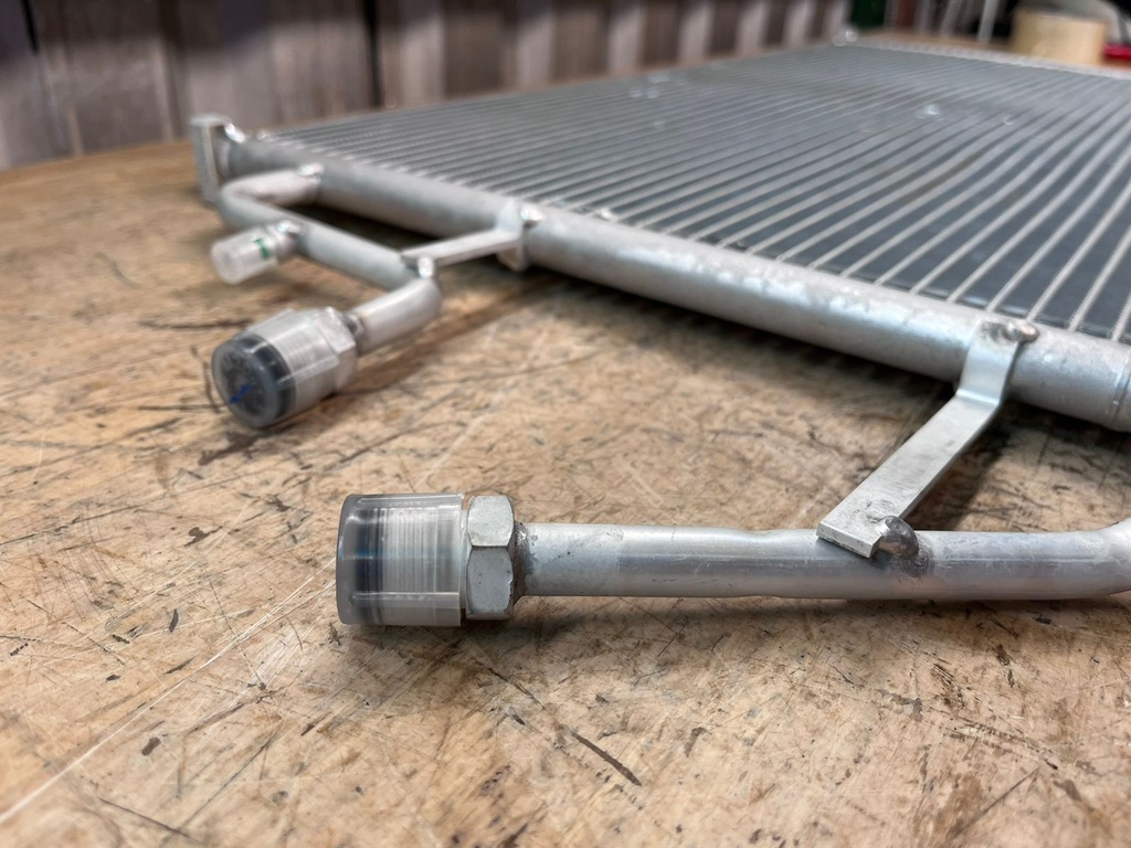 Condensador de A/C Chevrolet Silverado C1500 / C2500 / C3500 1994-1995 / K1500 / K2500 / K3500 1994-1995 / Tahoe 1994-1995.