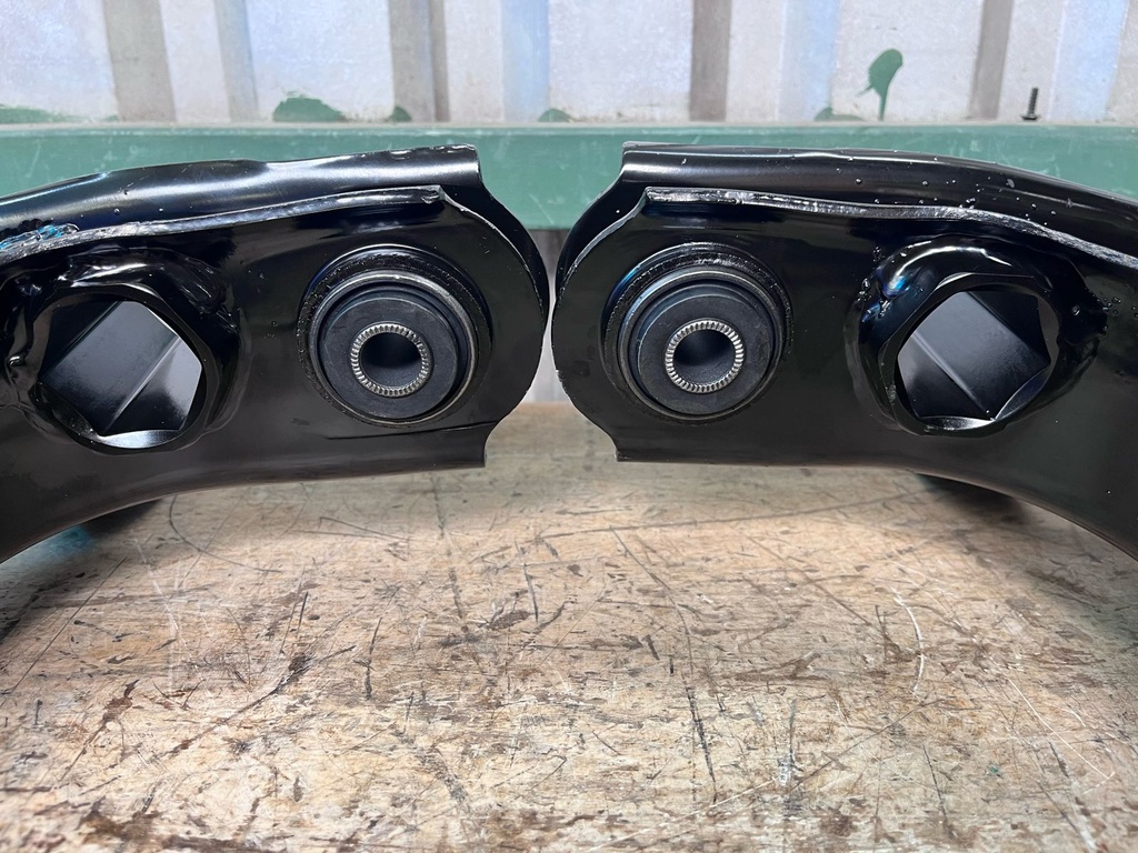 Tijeretas Delanteras Inferiores Ford Explorer 1995-2001 / Explorer Sport Trac 2001-2005 / Ranger 1998-2011 (solo para suspensión de barra de torsión).