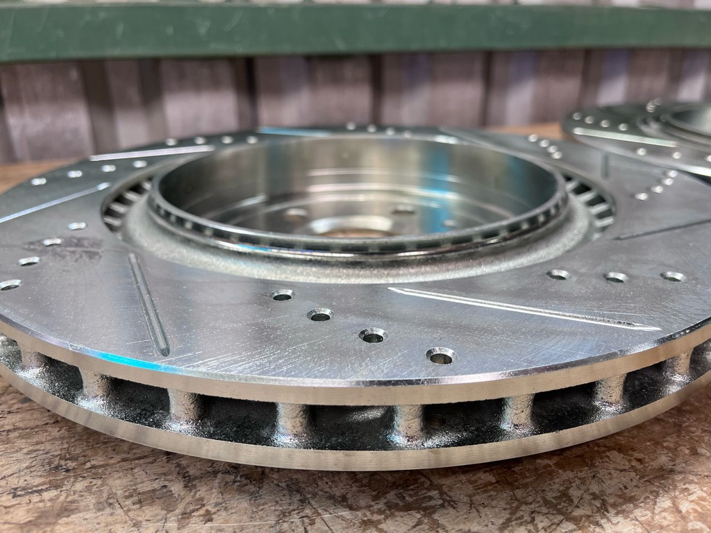 Discos Traseros Perforados/Ventilados Chevrolet Camaro SS 2010-2023 / ZL1 2012-2023.