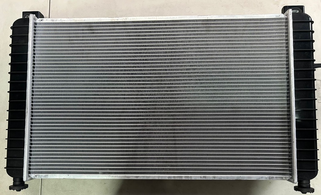 Radiador plástico para Chevrolet Avalanche Tahoe Suburban 4.8L 5.3L 6.0L 6.2L 2002 al 2014