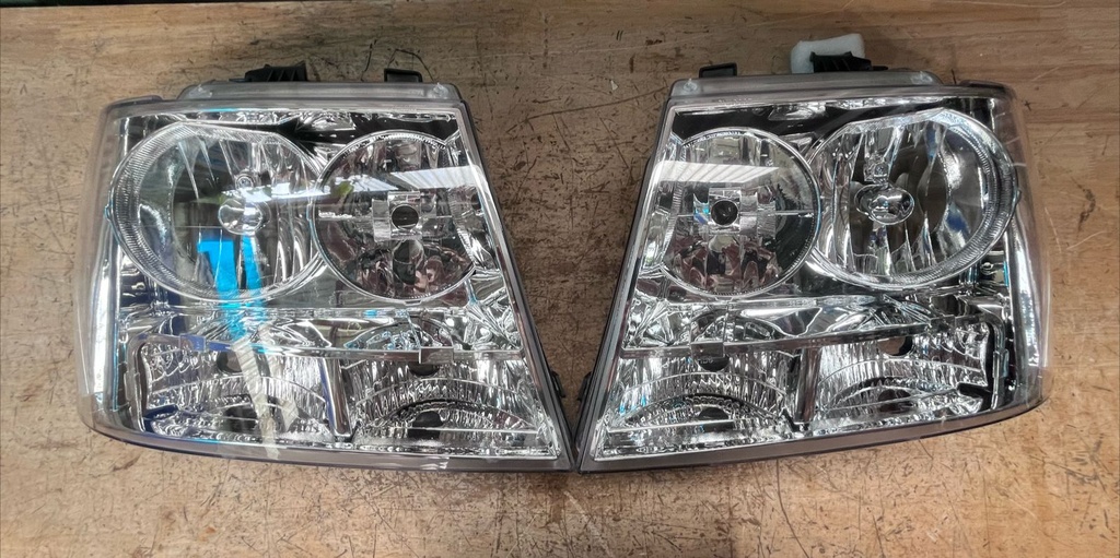 Luces Delanteras Cromadas Chevrolet Silverado 2007-2014 / Avalanche / Tahoe / Suburban 2007-2013.