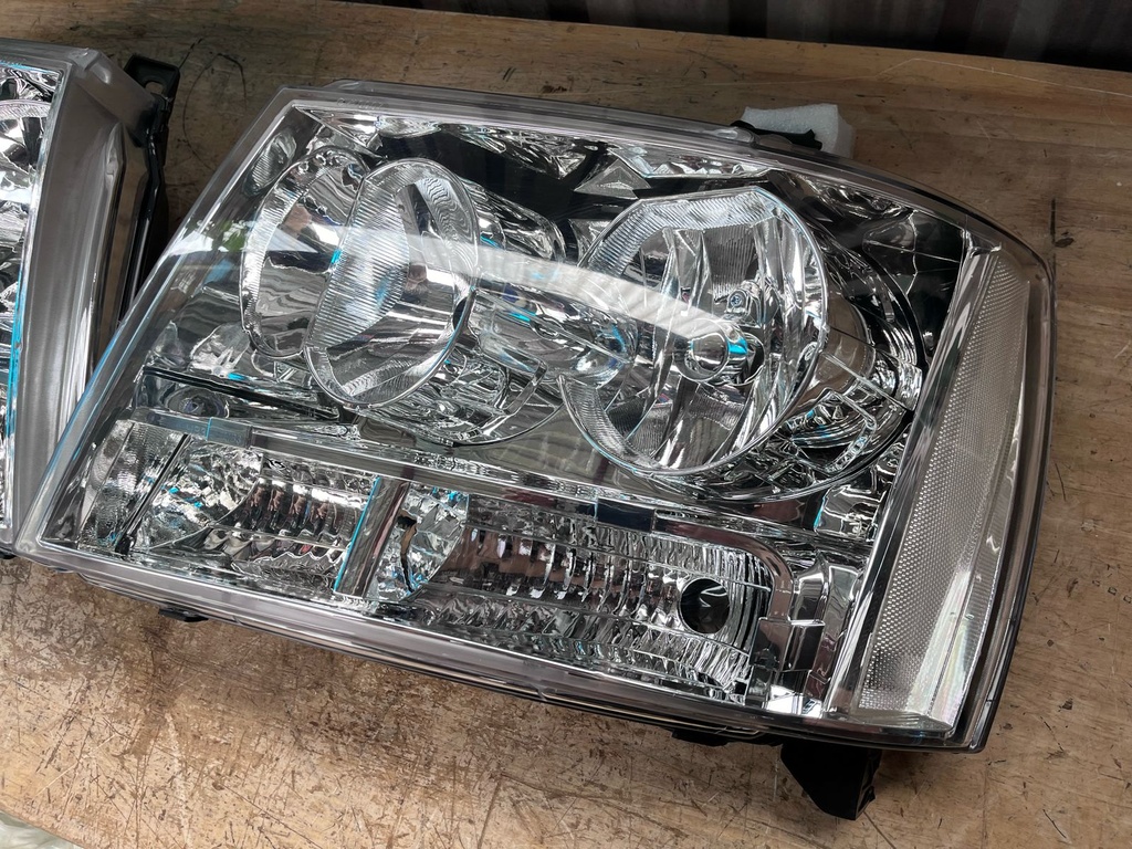 Luces Delanteras Cromadas Chevrolet Silverado 2007-2014 / Avalanche / Tahoe / Suburban 2007-2013.