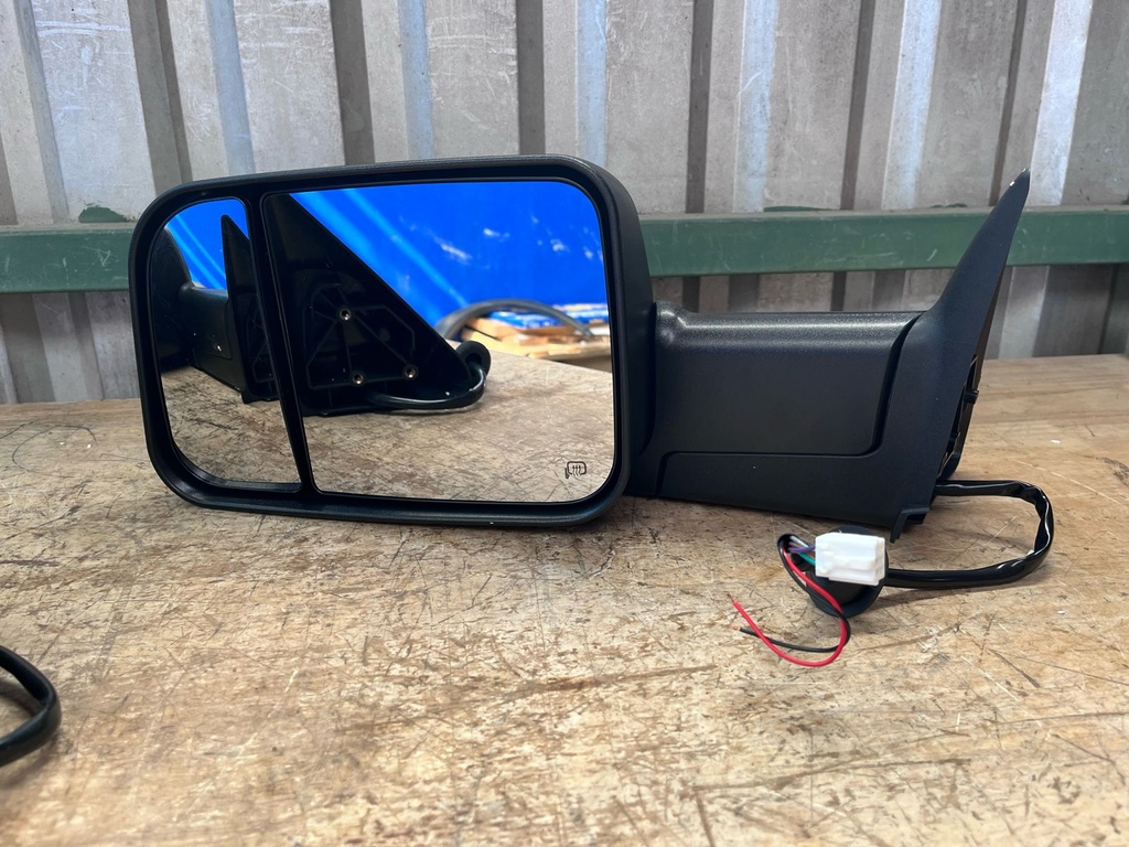 Espejos Tipo Remolque Negros Eléctricos con Luz de Señal para Dodge Ram 1500 / 2500 / 3500 1994-2001.