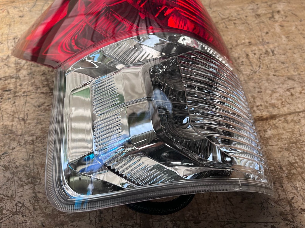 Luz Trasera Izquierda para Toyota Tundra 2010-2013.