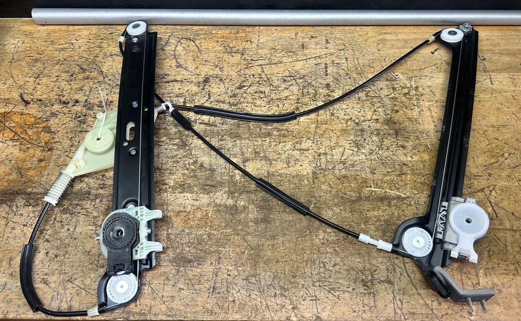 Maquinja de ventana delanmtera izquierda para BMW 128i/135i 2008-2013