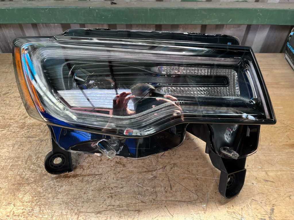 Luz Delantera Derecha LED DRL Jeep Grand Cherokee 2017-2021.