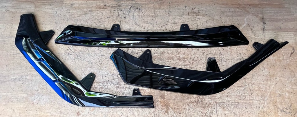 Lip Difusor de Bumper Delantero Toyota Corolla LE Sedan 2020-2024.
