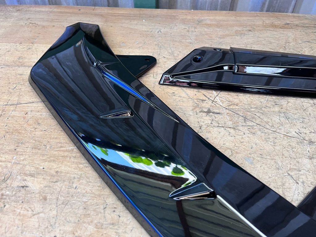 Lip Difusor de Bumper Delantero Toyota Corolla LE Sedan 2020-2024.