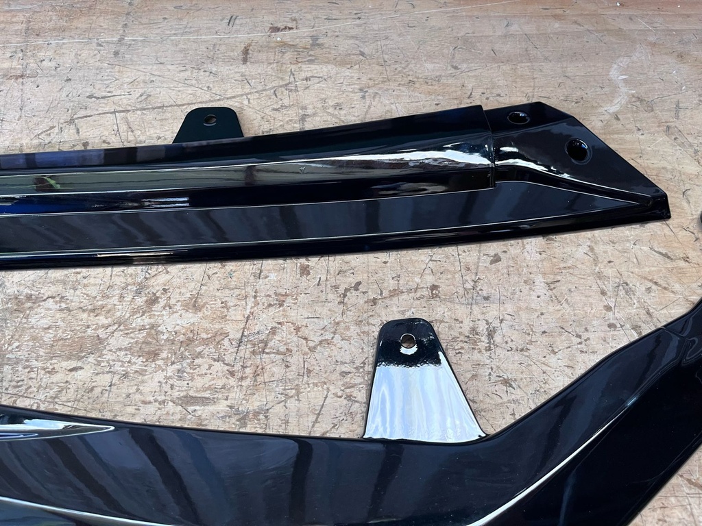 Lip Difusor de Bumper Delantero Toyota Corolla LE Sedan 2020-2024.