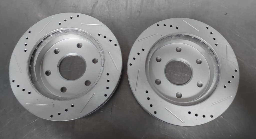 Discos delanteros ventilados perfdorados para Nissan Armada/Pathfinder/Titan 2004-2005
