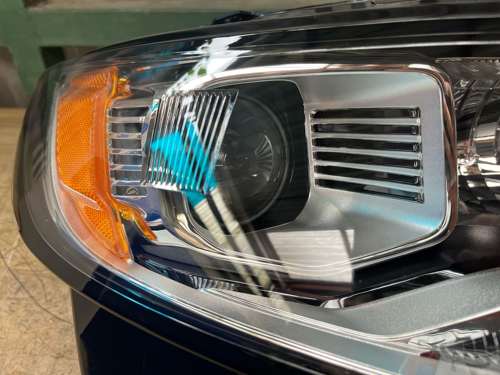 Luz Delantera Derecha para Ford Edge 2015-2018.