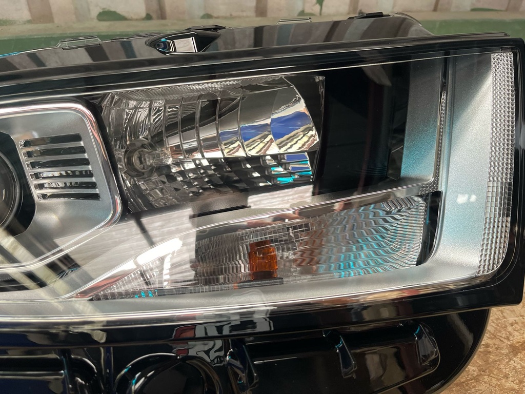 Luz Delantera Derecha para Ford Edge 2015-2018.