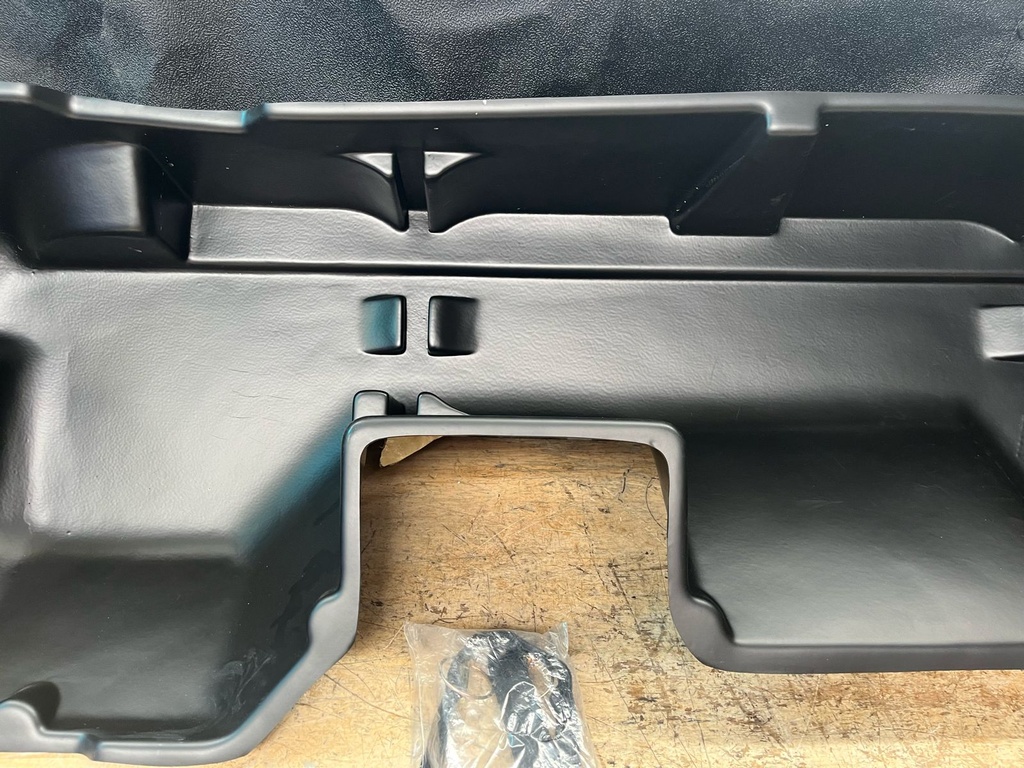 Caja de Almacenamiento Dodge Ram 1500 Crew Cabs 2019-2024. (Debajo del Asiento Trasero)
