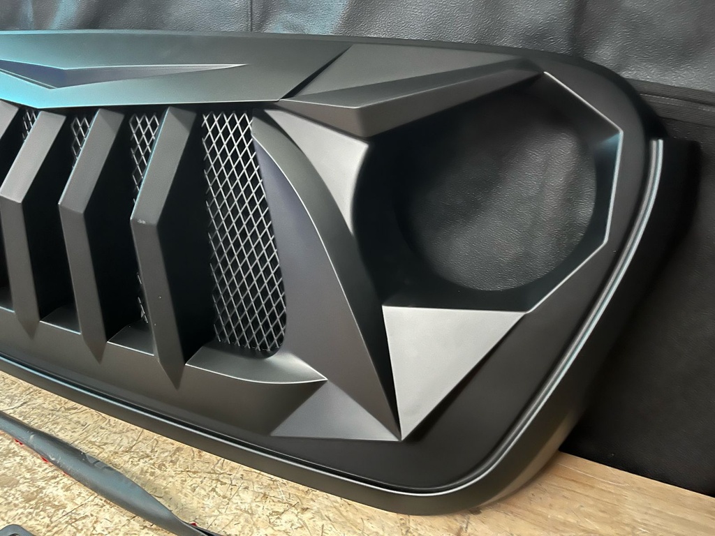 Parrilla Frontal Estilo Black Widow para Jeep JL / JT / Gladiator 2018-2023.