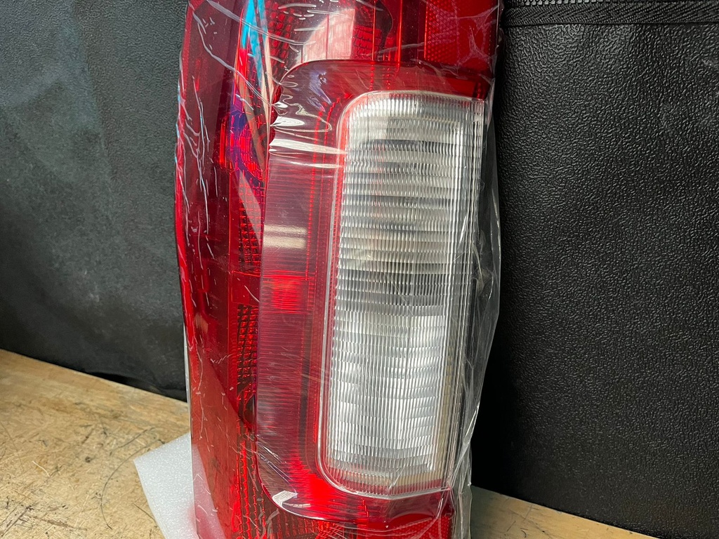 Luz  Trasera Izquierda para Ford F250 / F-350 Super Duty 2017-2019.
