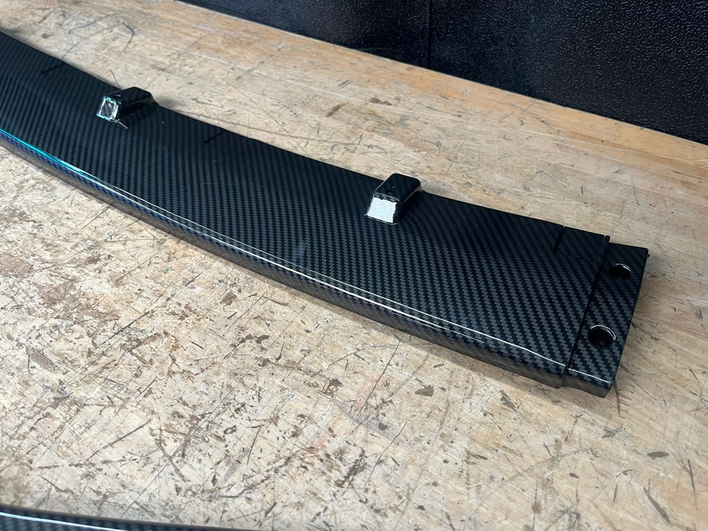 Lip Difusor Delantero Universal con 1.76m de largo (Imitación de Fibra de Carbono)
