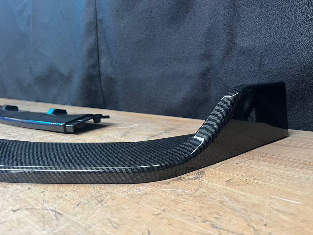 Lip Difusor Delantero Universal con 1.76m de largo (Imitación de Fibra de Carbono)