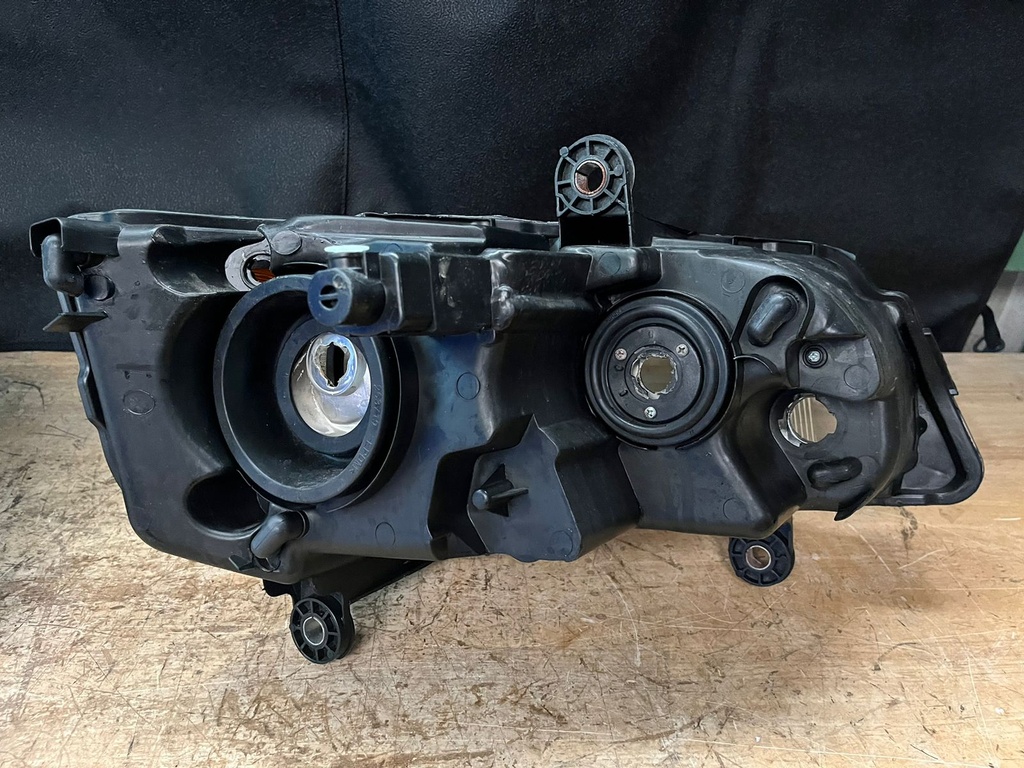 Luces Delanteras Cromadas (USADAS) para Dodge Grand Caravan 2011-2019 / Chrysler Town & Country 2008-2016.