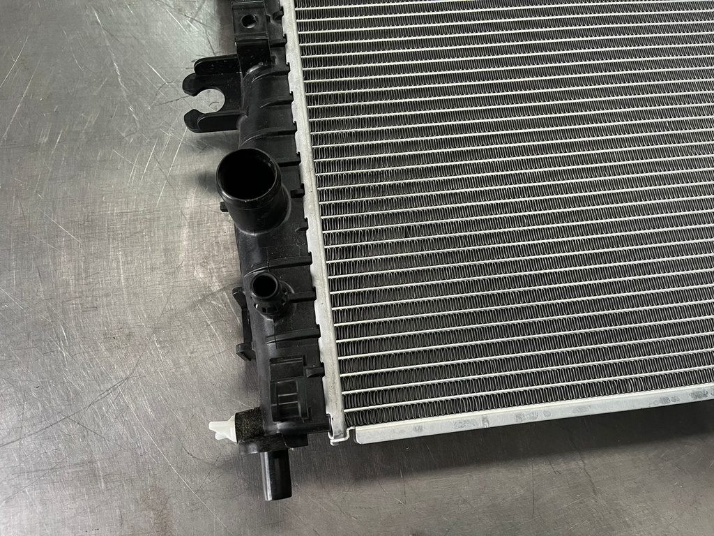 Radiador 1 Fila Chevrolet Corvette 6.2L V8 2014-2019