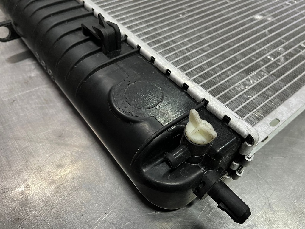 Radiador para Chevrolet Silverado/Avalanche/Tahoe/Suburban 4.3L 4.8L 5.3L 6.0L 6.2L 1999-2013