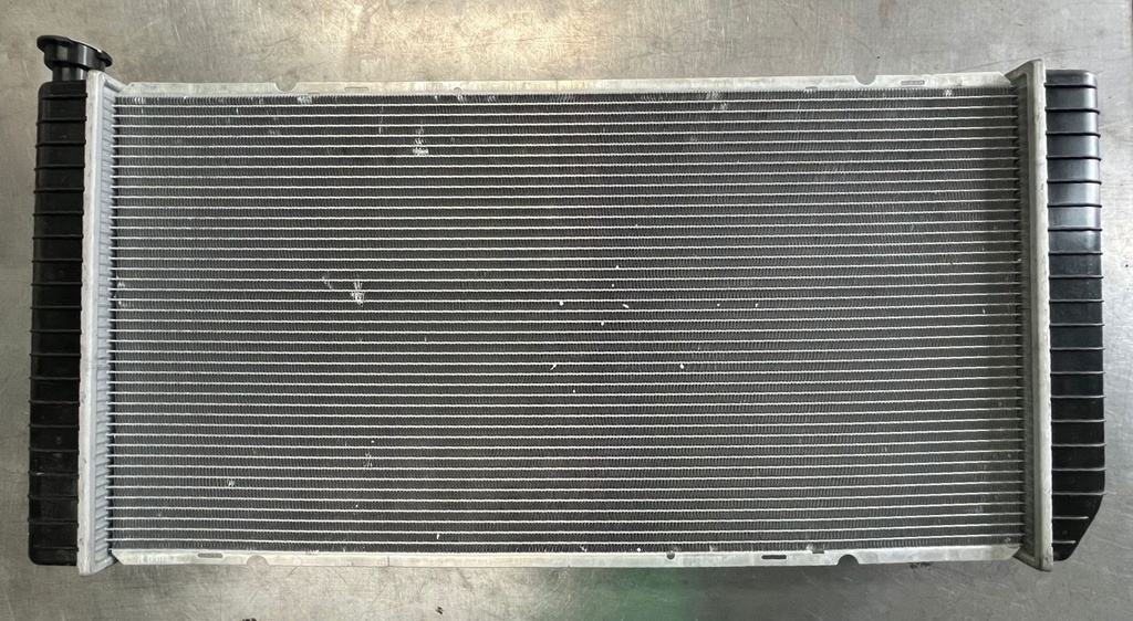 Radiador de 1 Fila para Chevrolet Tahoe Automático C/K V8 5.0L / 5.7L / 7.4L 1994-1999.