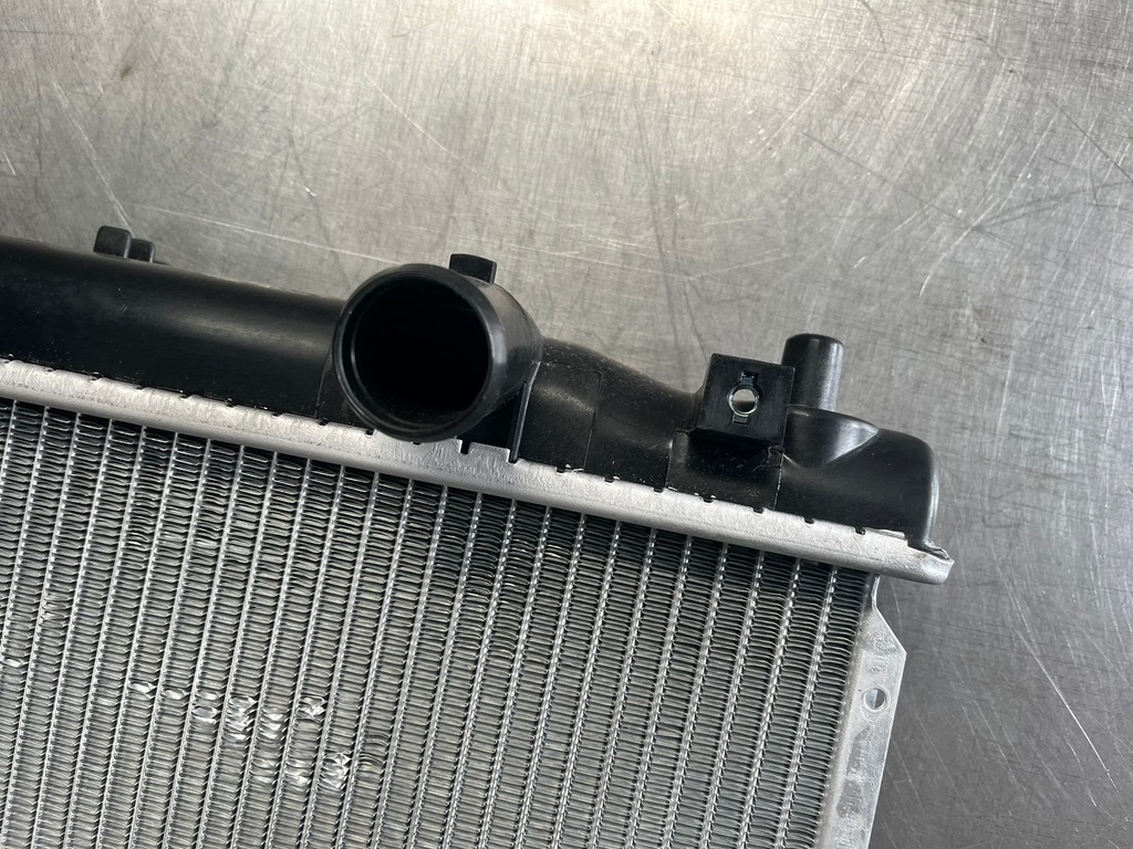 Radiador de 1 Fila para Mazda Miata 1.8L Manual 1999-2005.