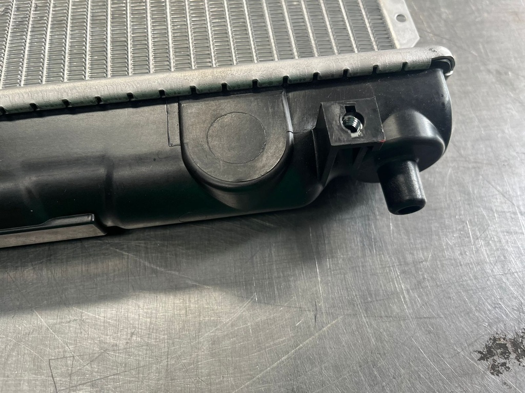 Radiador de 1 Fila para Mazda Miata 1.8L Manual 1999-2005.