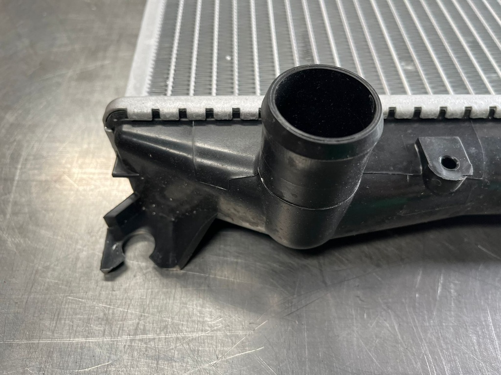 Radiador de 1 Fila para Nissan D21 2.4L 1986-1994  /  Pathfinder 2.4L 1987-1995 / Pathfinder 3.0L 1995-1997.