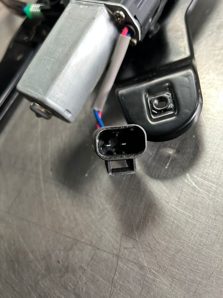 Máquina de ventana trasera izquierda Chevrolet Avalanche 2002 al 2006 Silverado 1999 al 2006 Tahoe Suburban 2000 al 2006 GMC Sierra 1999 al 2006 Yukon 2000 al 2006