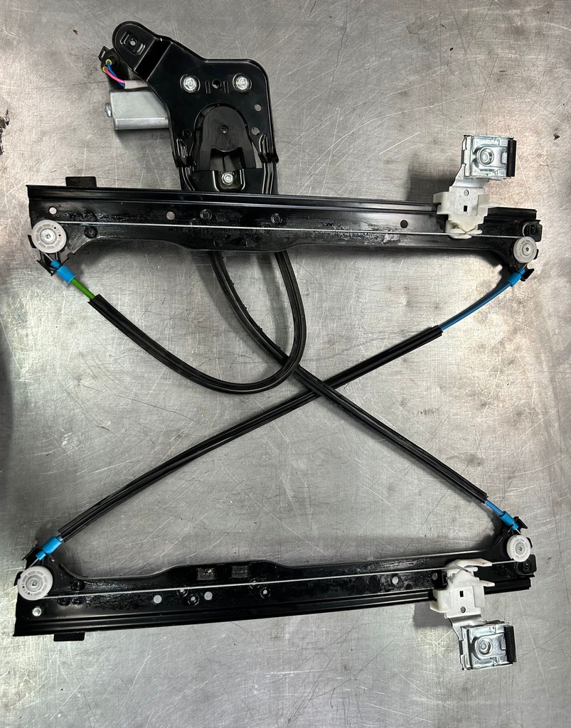 Máquina de ventana trasera izquierda Chevrolet Avalanche 2002 al 2006 Silverado 1999 al 2006 Tahoe Suburban 2000 al 2006 GMC Sierra 1999 al 2006 Yukon 2000 al 2006