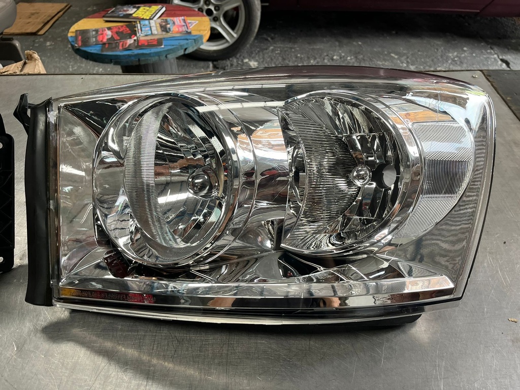 Luces Delanteras Cromadas Dodge Ram 1500 2006-2008 / Ram 2500 / 3500 2006-2009