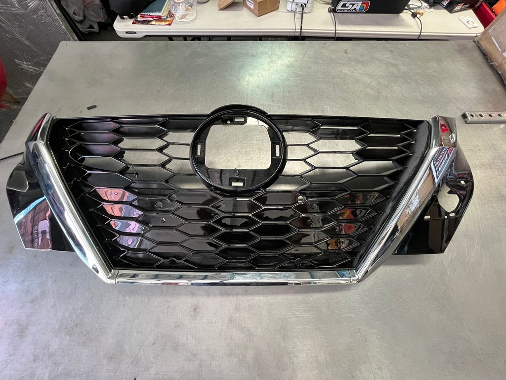 Parrilla Negra / Detalles en Cromo Nissan Sentra 2020 2023