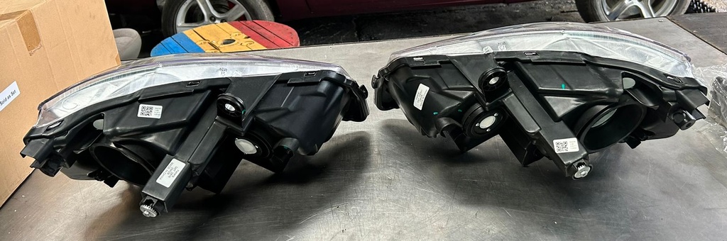 Luces Delanteras Cromadas para Dodge Grand Caravan 2011-2019 / Chrysler Town & Country 2008-2016.