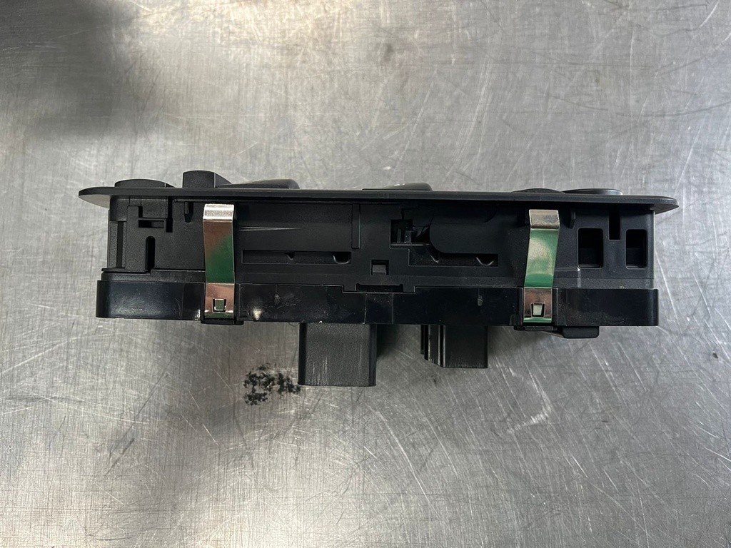 Botonera Principal para Dodge Dart 2013-2016 / Jeep Cherokee 2014-2017 / Chrysler 200 2015-2017.