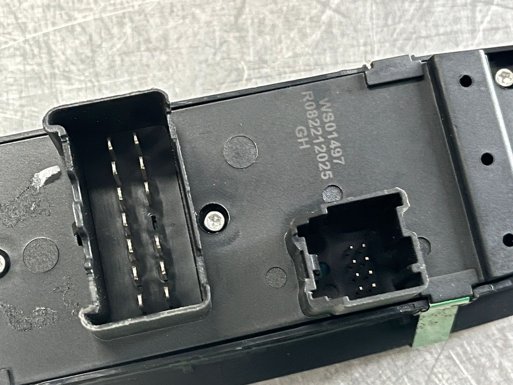 Botonera Principal para Dodge Dart 2013-2016 / Jeep Cherokee 2014-2017 / Chrysler 200 2015-2017.