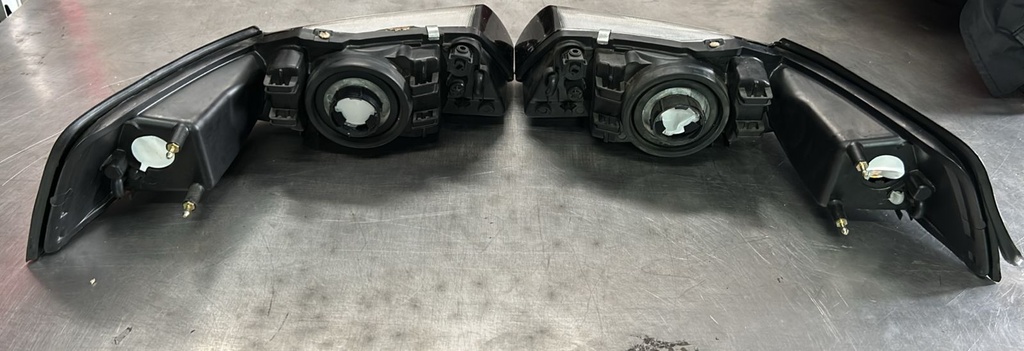 LUCES DELANT CARCASA NEGRA FORD MUSTANG 99/04