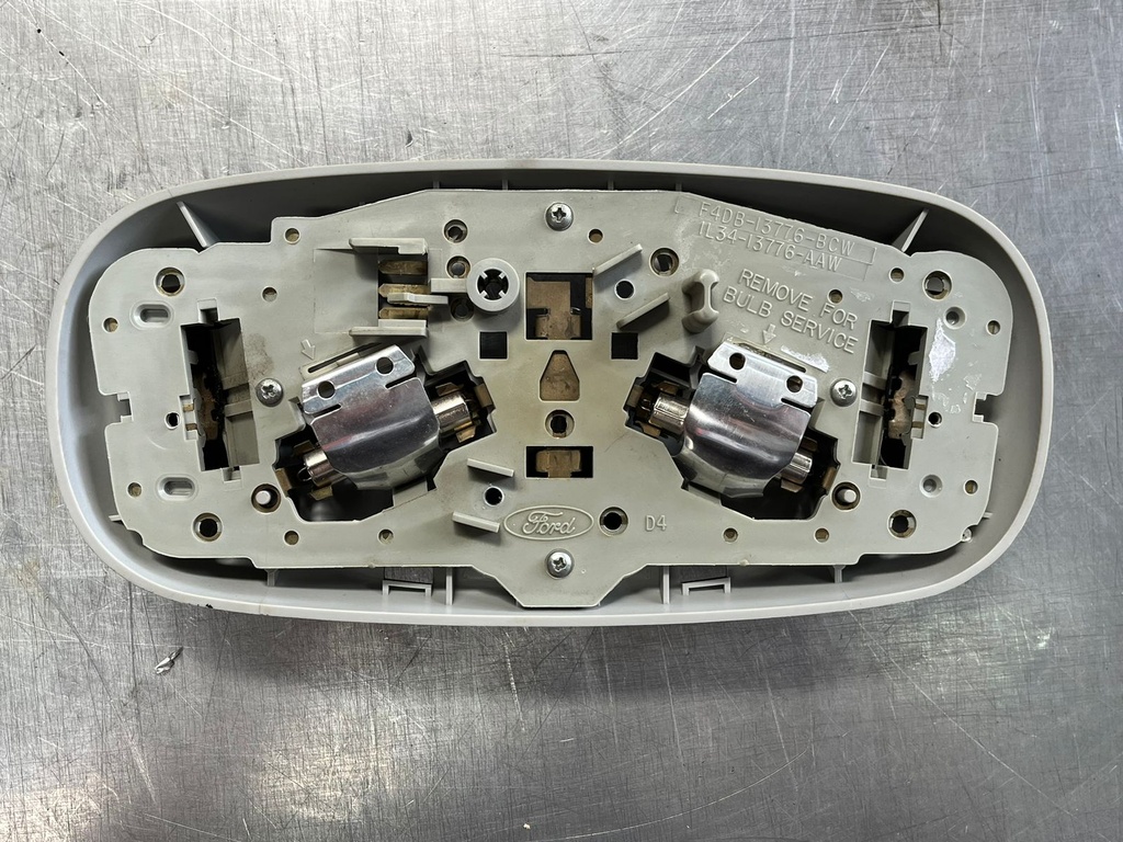 Lámpara Interior para Cabina de Ford F250 / F350 / Excursion 2002-2007.