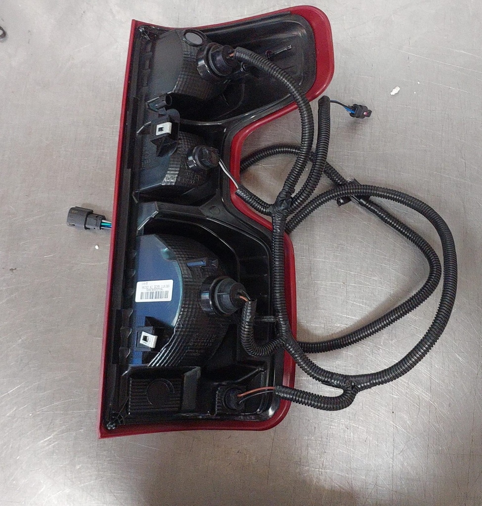 Luz trasera derecha para Chevrolet Silverado 2500HD / 3500HD 2019-2023