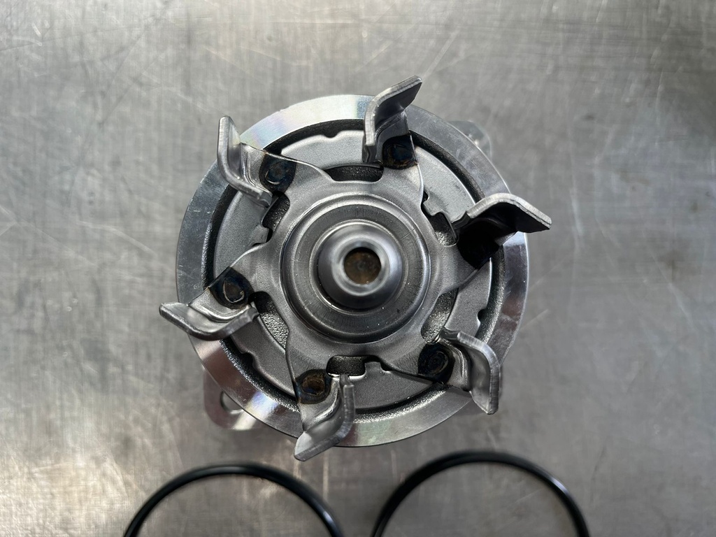 Bomba de Agua para Nissan Frontier 4.0L 2006-2019 / Pathfinder 3.5L / 4.0L 2005-2016 / Quest 3.5L 2004-2017 / 350z 3.5L 2004-2006 / Altima / Maxima 3.5L 2002-2019.
