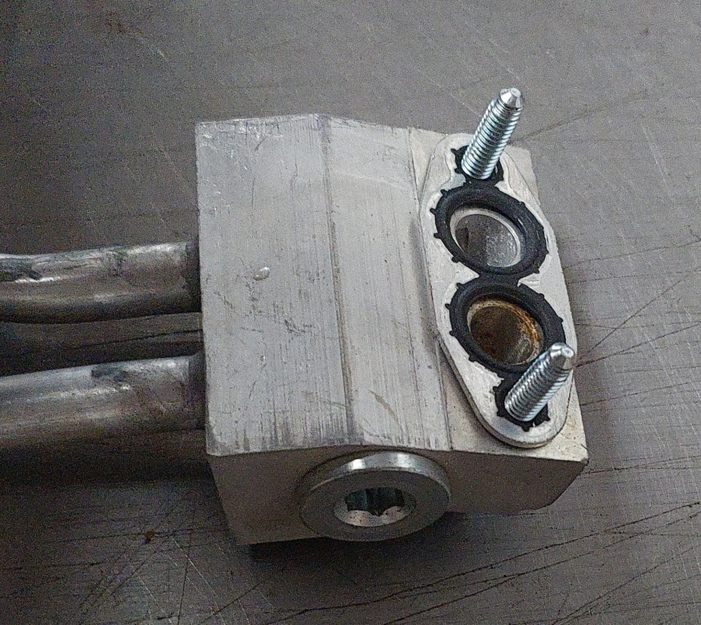 Manguera de enfriador de aceite de motor para Chevrolet Silverado 1500 / 2500HD /Avalanche 2002-2010