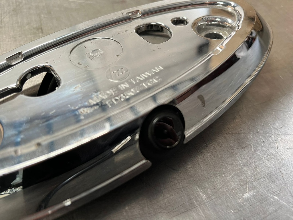 Base de Emblema Trasero con Cámara de Reversa para Ford F150 2009-2014 / F250 / F350 / F450 / F550 2013-2016 / Ranger 2019-2010 / Lincoln Mark LT 2010-2014.