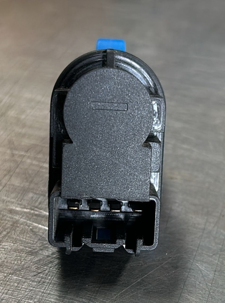 INTERRUMPTOR LUZ DE FRENO TOYOTA YARIS/MAZDA 3 11/12