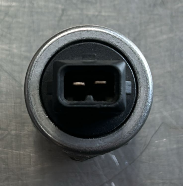 Solenoide de sincronización de árbol de levas variable BMW 3231 3281 1999 al 2000 325Cl 330CI X5 2001 al 2006 3251 325XI 330X| 525| 2001 al 2005 528/ 1998 al 2000 X3 2004 al 2006 Z3 1998 al 2002 Z4 2003 al 2005