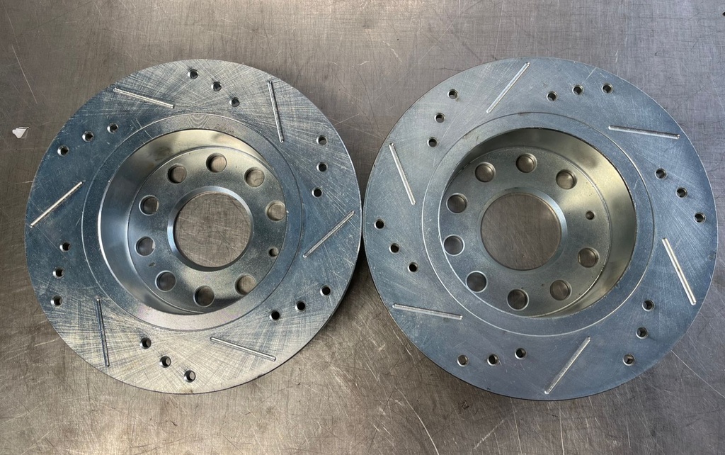 Discos Traseros Perforados / Sólidos para Volkswagen Jetta 2.0L 2013-2018 / Golf Sportwagen 1.8L / 2.0L 2015 / 2018 / Golf Alltrack 1.8L 2017-2018.