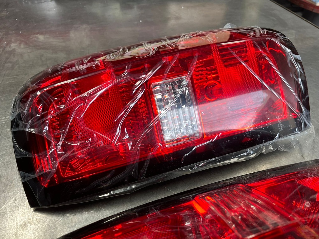 Luces Traseras Chevrolet Silverado 1500 / 2500 / 3500 2014-2015