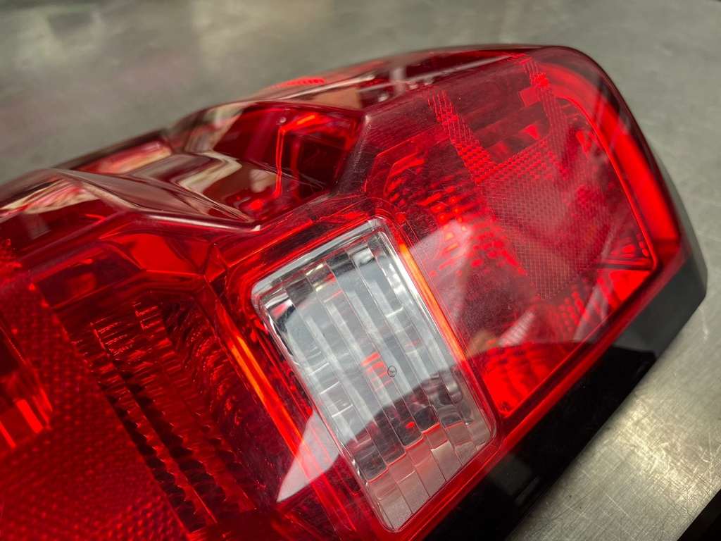 LUCES TRASERAS CHEVROLET SILVERADO 1500 / 2500 / 3500 2016-2019