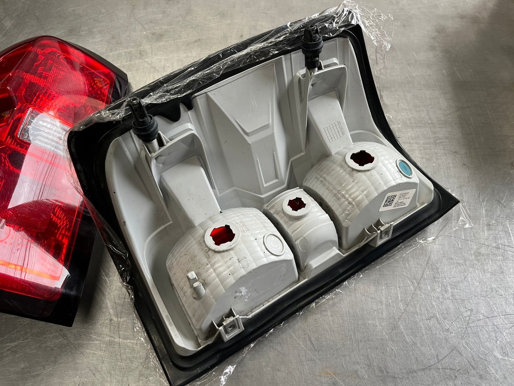 LUCES TRASERAS CHEVROLET SILVERADO 1500 / 2500 / 3500 2016-2019